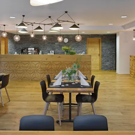 イン Restaurant Flaschen Albinen