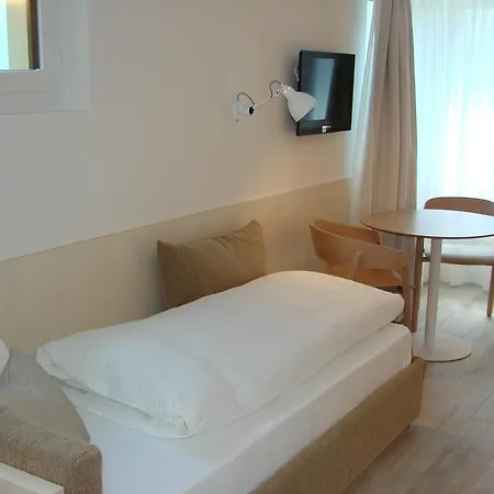 宾馆 Restaurant Flaschen *