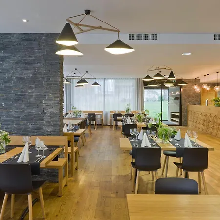 אורחן Restaurant Flaschen *